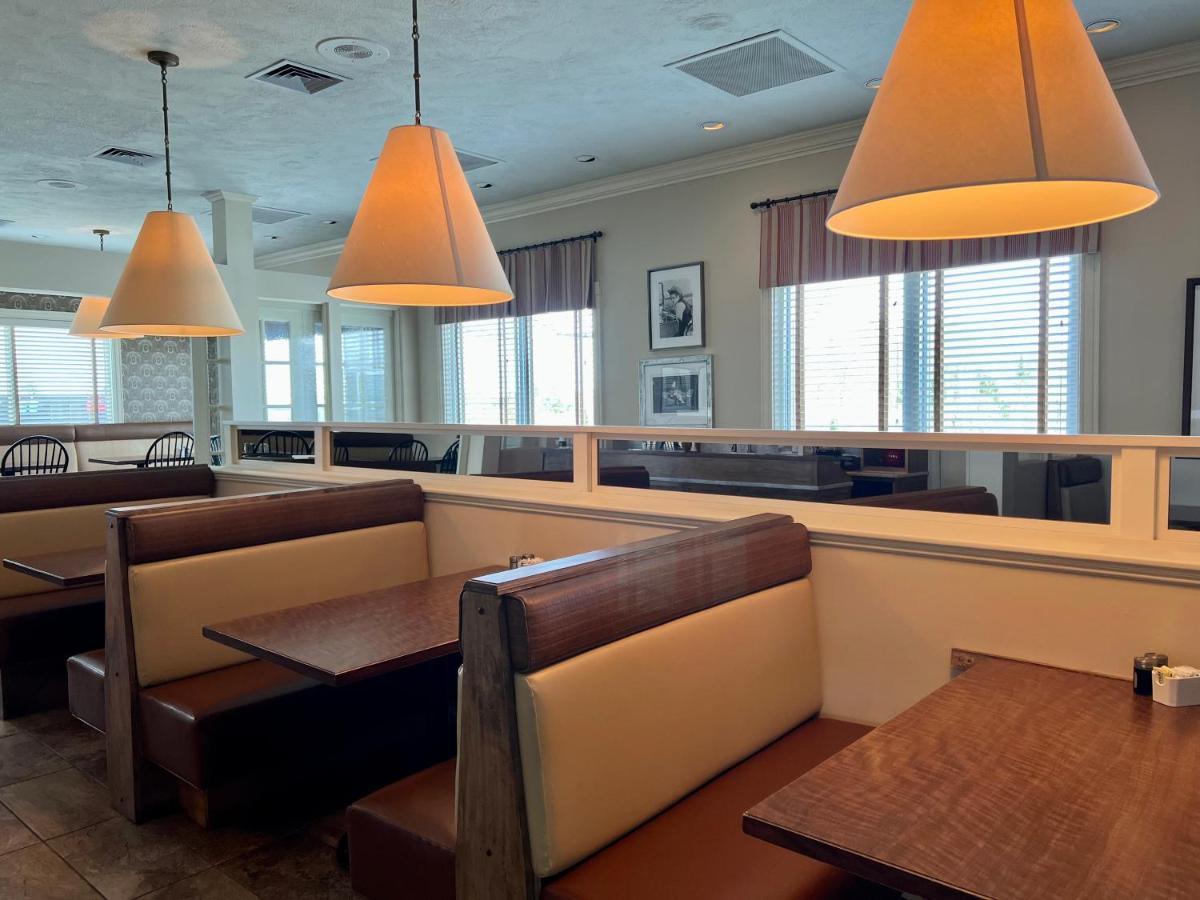 Atlantic Host Hotel, Trademark Collection By Wyndham Bathurst Bagian luar foto