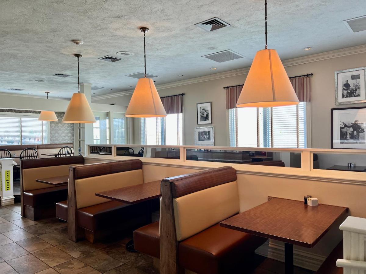Atlantic Host Hotel, Trademark Collection By Wyndham Bathurst Bagian luar foto