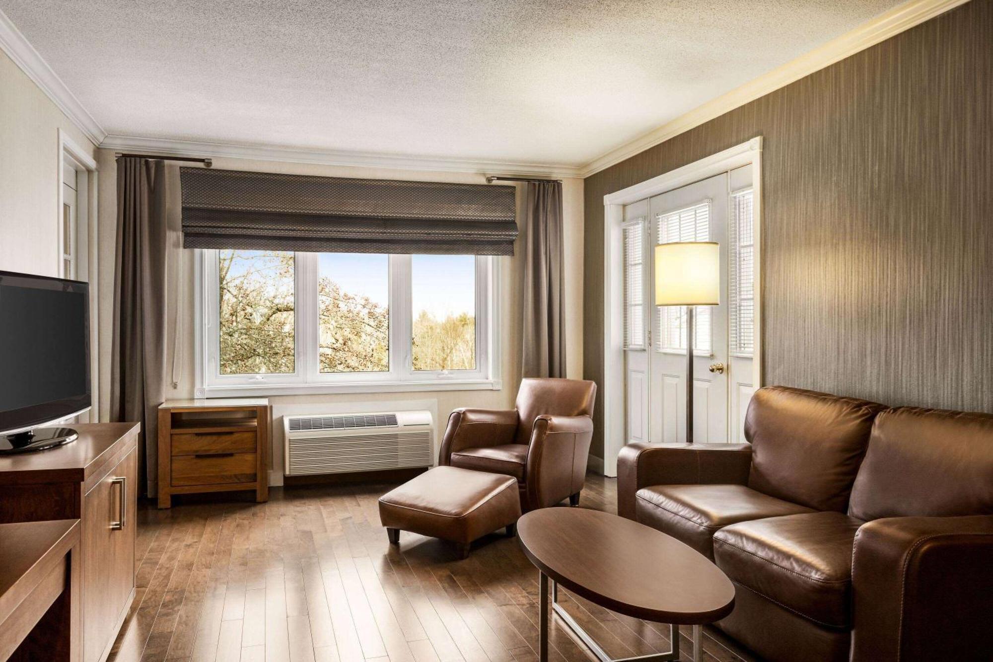 Atlantic Host Hotel, Trademark Collection By Wyndham Bathurst Bagian luar foto