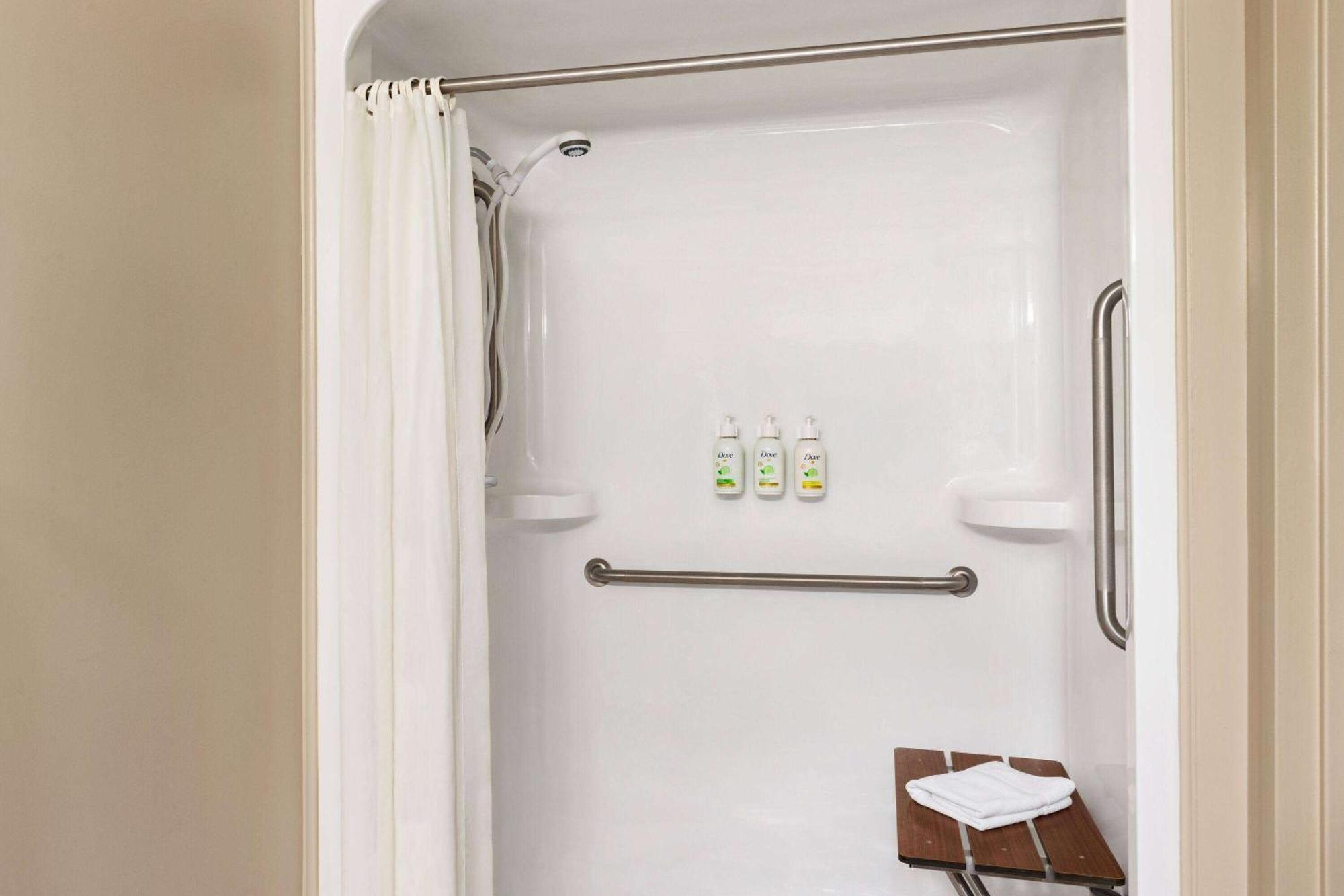 Atlantic Host Hotel, Trademark Collection By Wyndham Bathurst Bagian luar foto