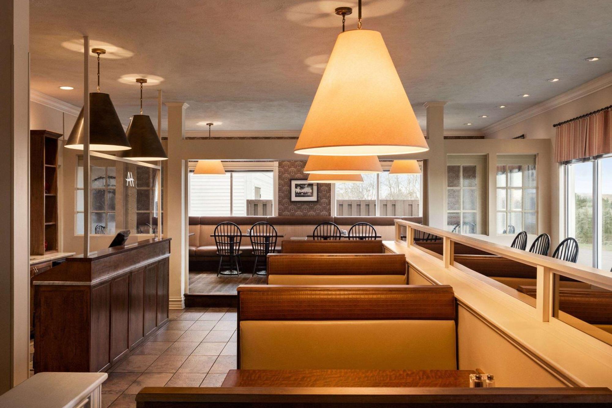 Atlantic Host Hotel, Trademark Collection By Wyndham Bathurst Bagian luar foto